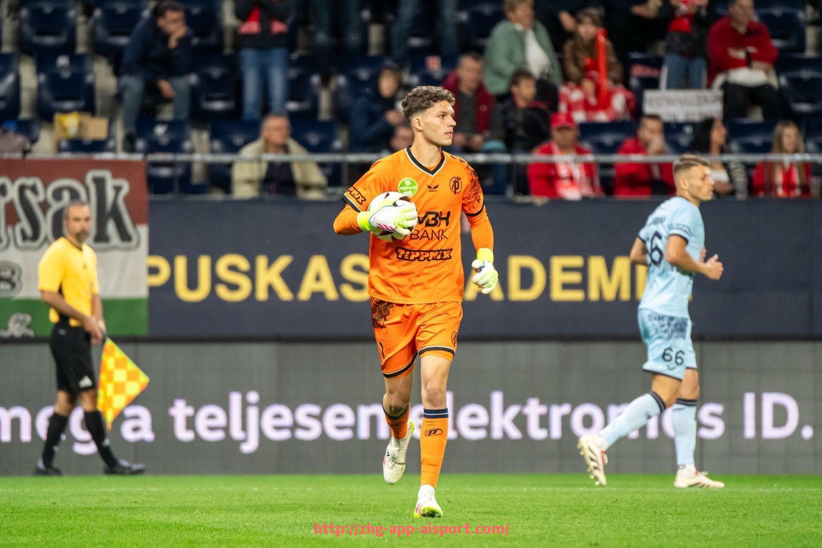 爱体育app-德甲联赛前五名球队实力及未来竞争态势分析